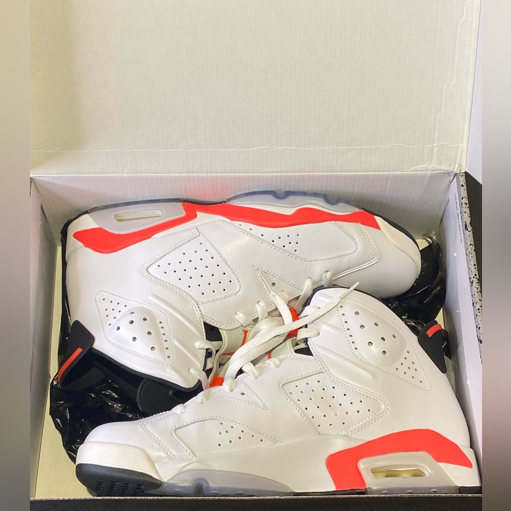 Air Jordan 6 Retro - Picture 4 of 15